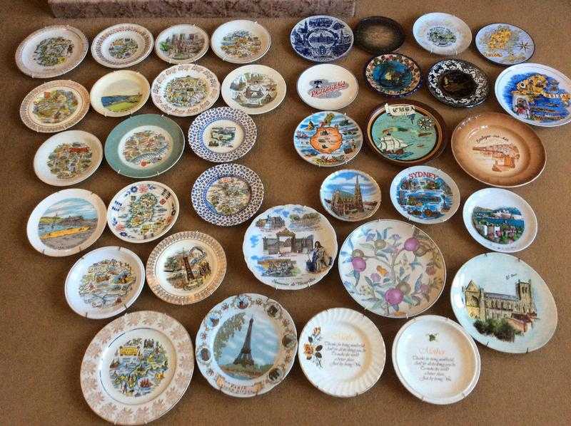 ASSORTMENT OF SOUVENIR PLATES