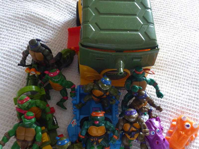 Asst Original Turtles vehicles and figures