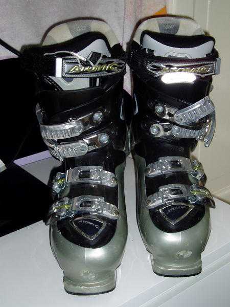 Atomic Ski Boots Size 7