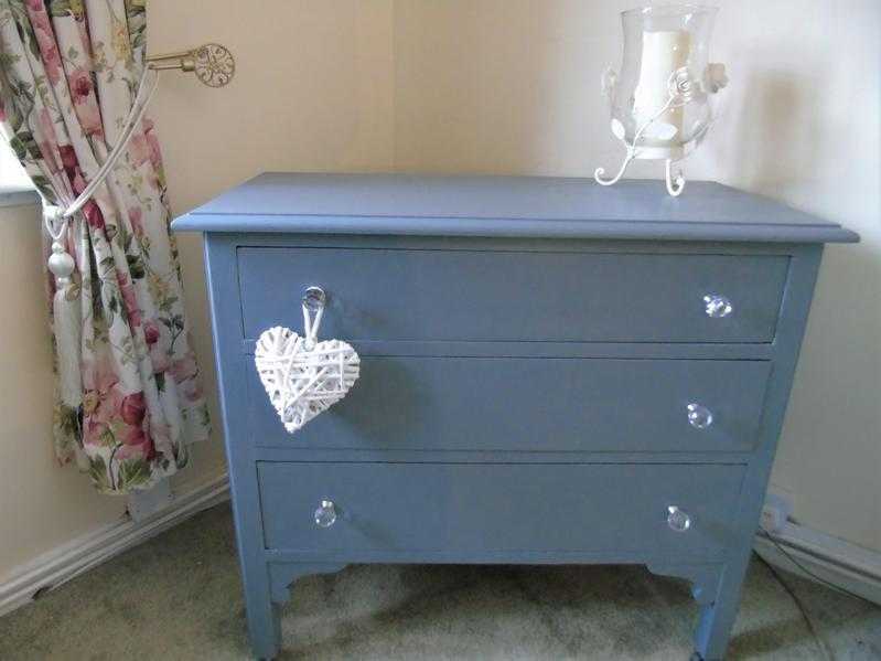 ATTRACTIVE SOLID WOOD CHEST OF DRAWERS  GREY  PLENTY OF STORAGE