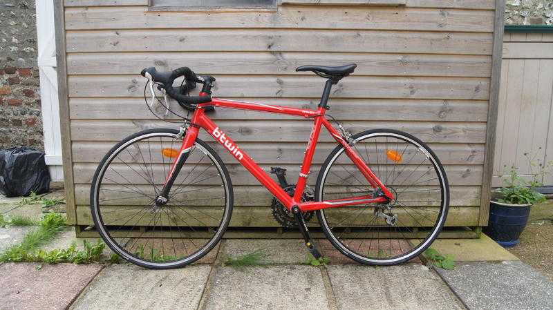 B039twin Triban 3 Road Bike-Excellent condition