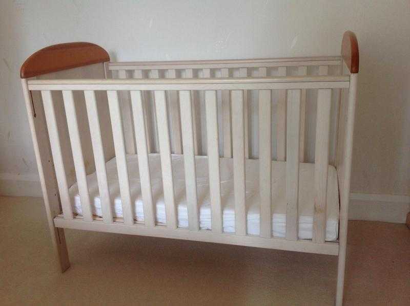 Babies cot