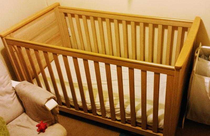 Baby Crib which converts to Baby039s First Bed