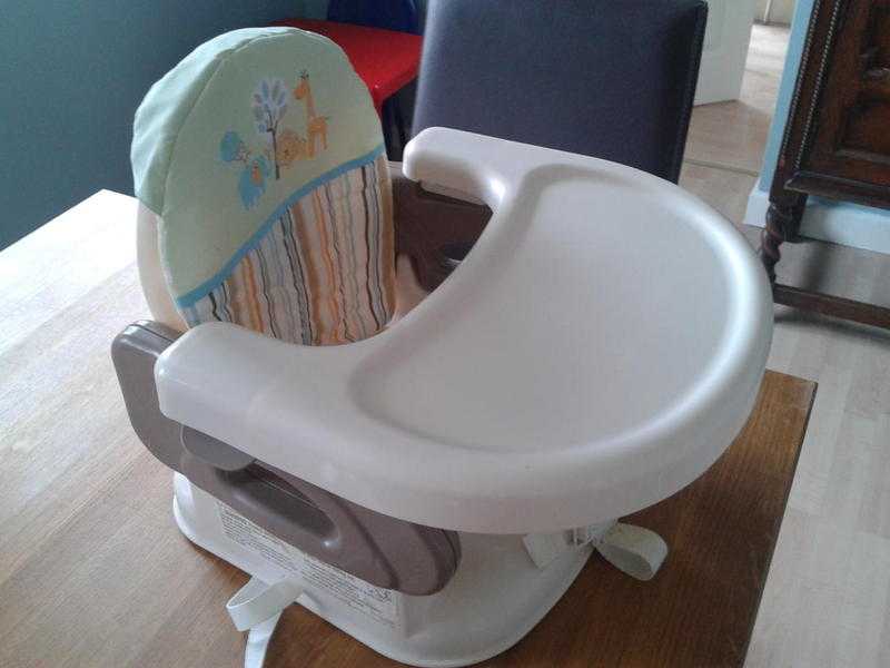 Baby seat with tray