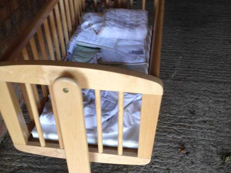 Baby039s rocking cot bargain used once only