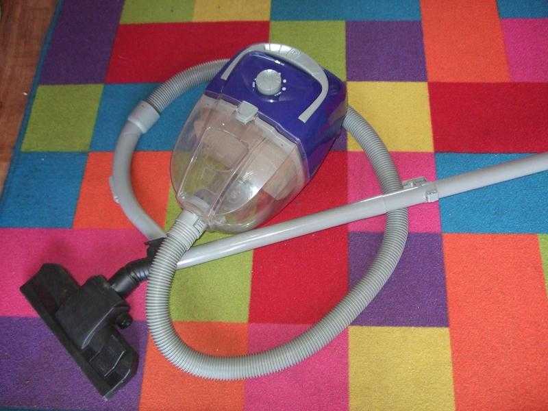 Bagless cylinder vacuum cleaner