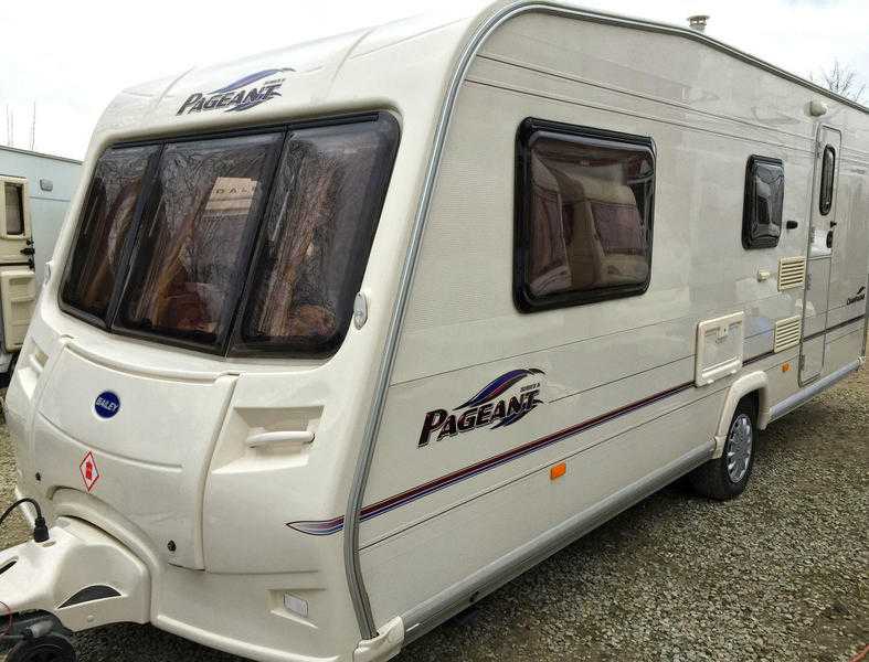 Bailey Pageant Champagne - 4 Berth - 2006 - Touring Caravan - Walk in shower