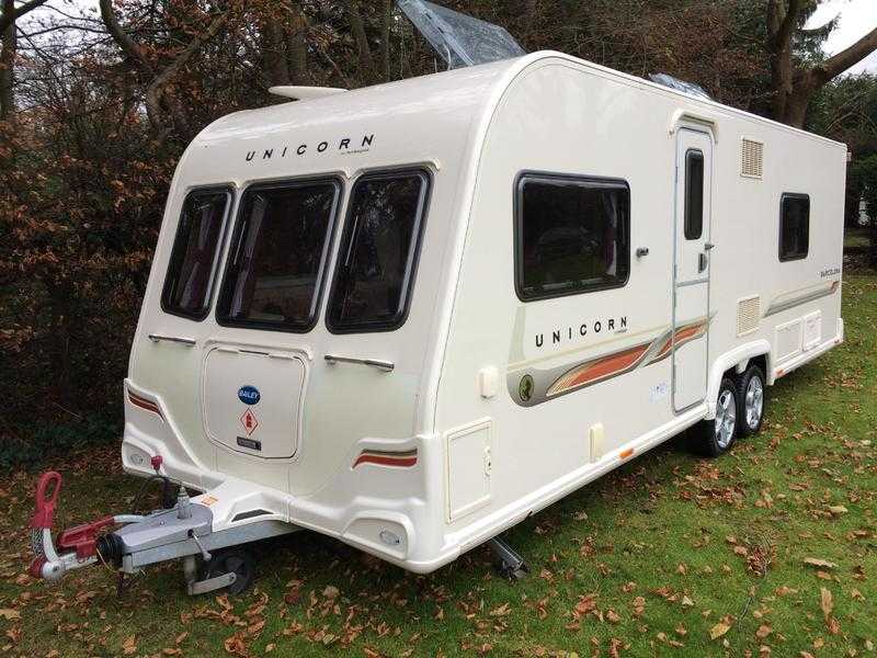 Bailey Unicorn Barcelona 4 Berth 2011 Twin Axle Caravan with Fixed Bed and Awning