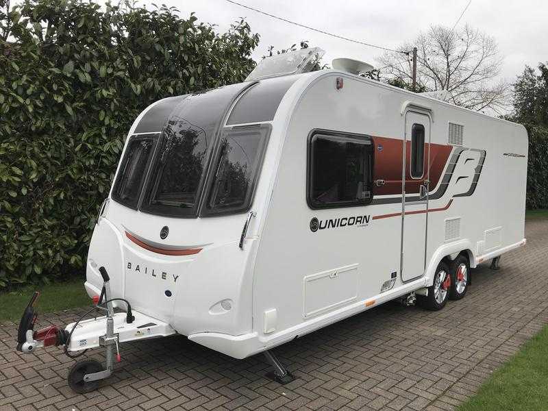 Bailey Unicorn Cartagena S3 2015 4 Berth Twin Axle Caravan with Island Bed and Motor Movers