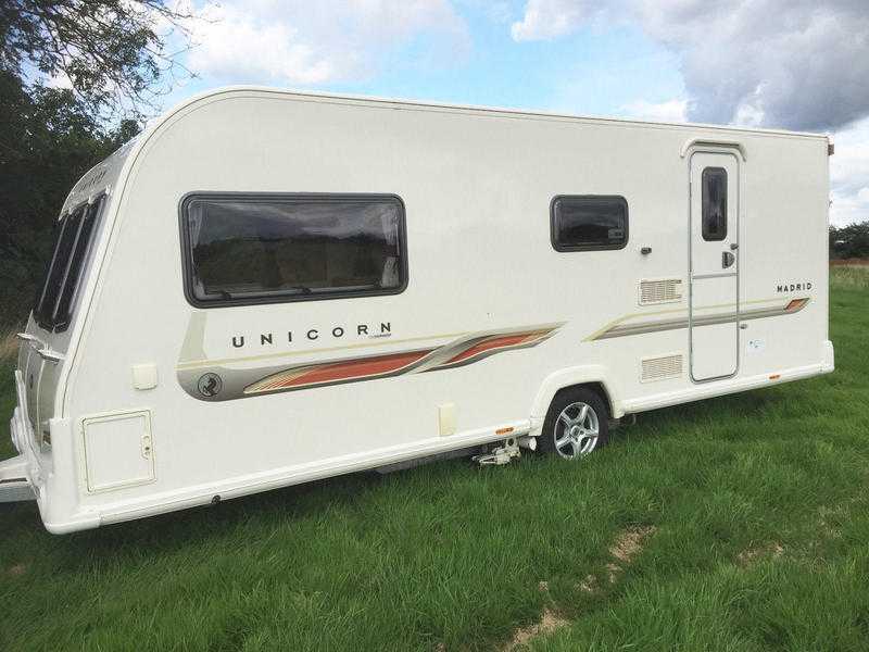 BAILEY UNICORN MADRID 4 BERTH END BATHROOM