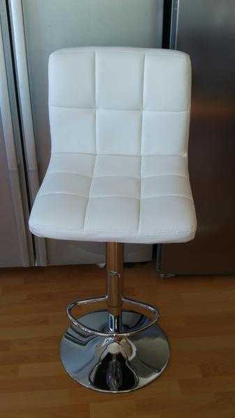 BAR STOOLS. GAS LIFT. CREAM AND CHROME. X4 NEW.