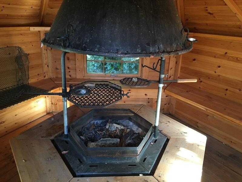 barbacue wooden (hexagon) cabin