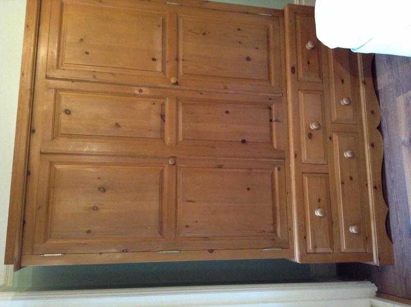 BARGAIN Beautiful Solid Pine 3 door Wardrobe cornichebase scalloped 5 drawers dovetailed joints