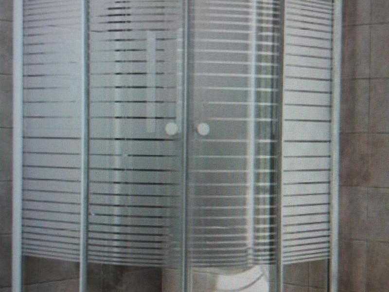 Bargain - new boxed  framed quadrant shower enclosure W900 x D900