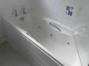 Bath set for sale.