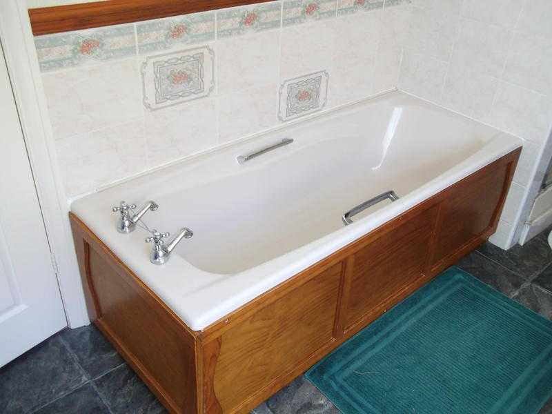 Bath with Taps and Panels