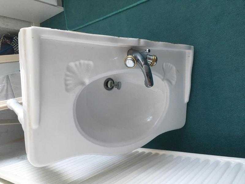 Bathroom sink