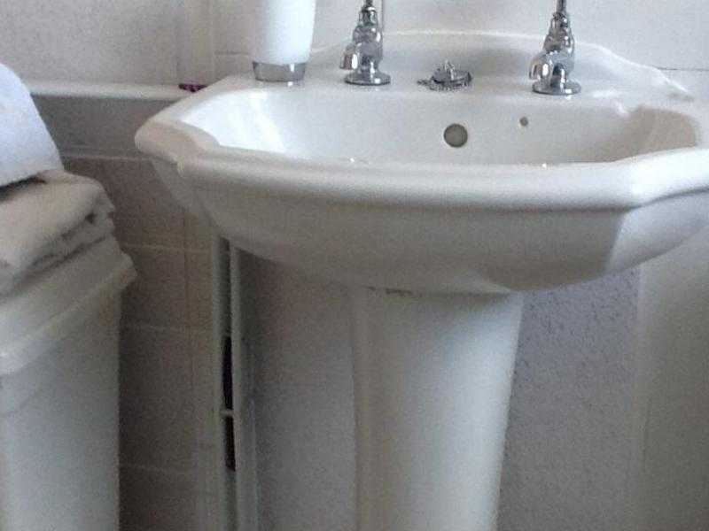 Bathroom sink