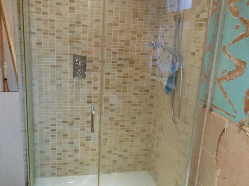 BATHSTORE SHOWER SCREEN AND BASE