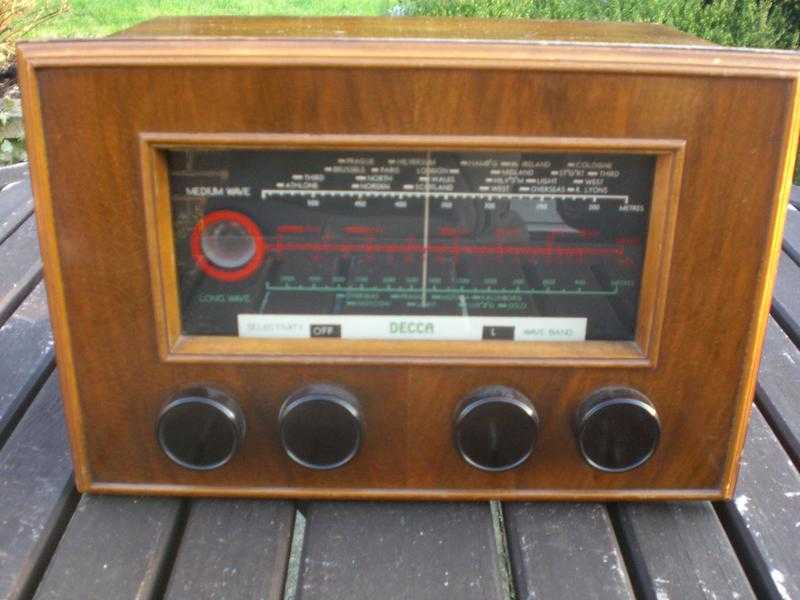 Beau-Decca Valve Radio