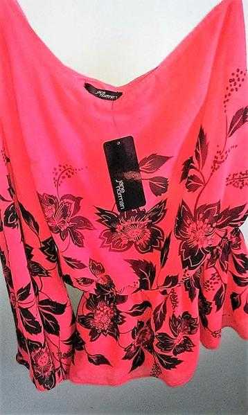 Beautiful Brand New With Tags (see pics) JANE NORMAN Off Shoulder Red amp Black Floral Blouse Size 10