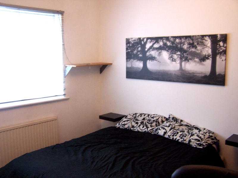 Beautiful, bright double room in friendly house, all bills included