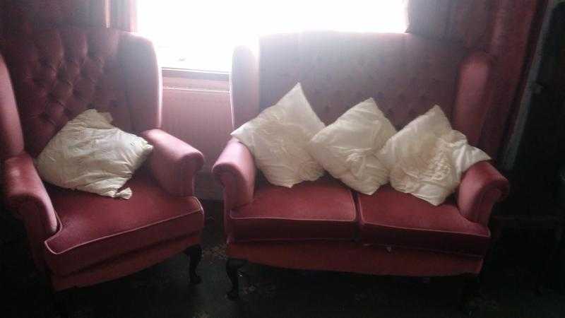 Beautiful dusky pink Queen Anne 2 seater sofa and 2 chairs (only one chair in photo)