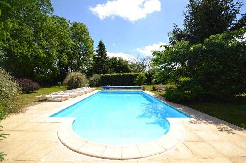 Beautiful Farmhouse in La Charente, France for rent - sleeps 11- Discounts for remaining weeks