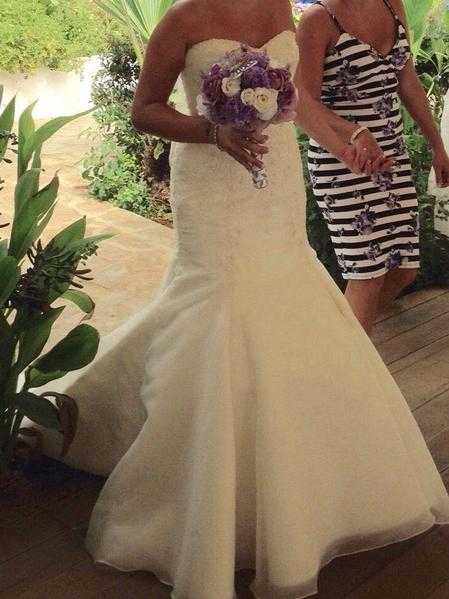 Beautiful Ivory Mori Lee wedding dress for sale...