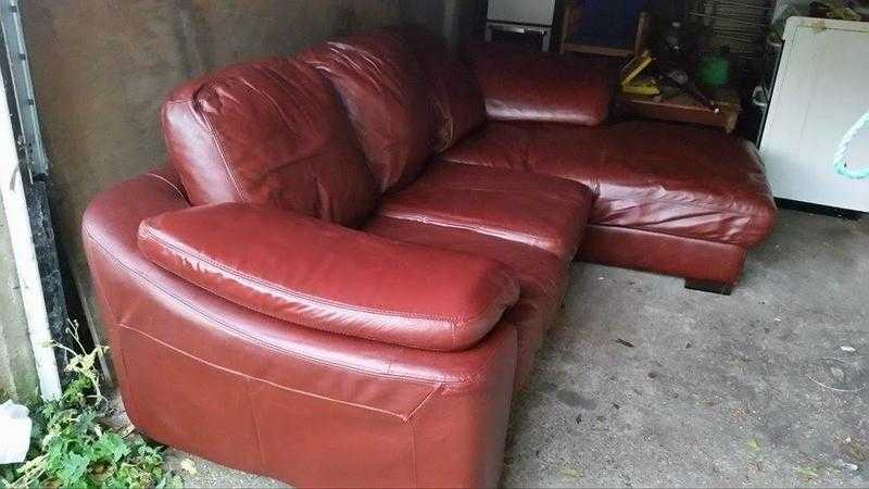 BEAUTIFUL LEATHER CORNER SOFA