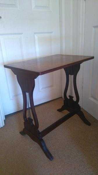 Beautiful-mahogany-side-table-table-top-21quot-x15quot-height-22quot