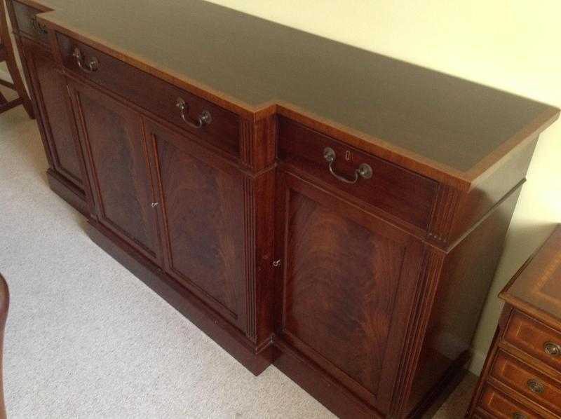 Beautiful mahogany sideboard cupboard