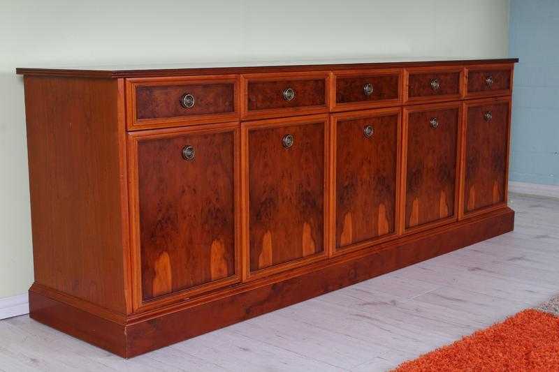 BEAUTIFUL NATHAN SIDEBOARD SUPERB CONDITION - CAN COURIER