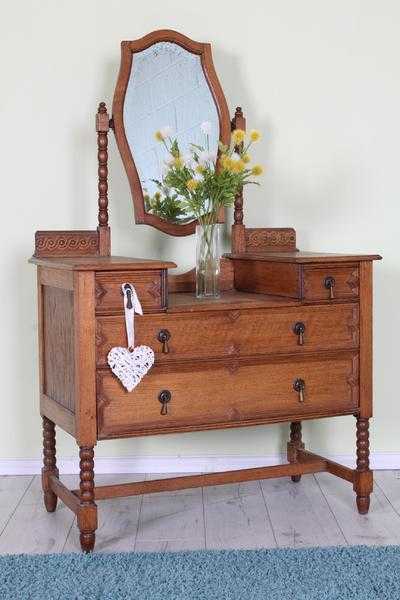 BEAUTIFUL OLD LIGHT OAK DRESSING TABLE WITH CARVINGS - CAN COURIER