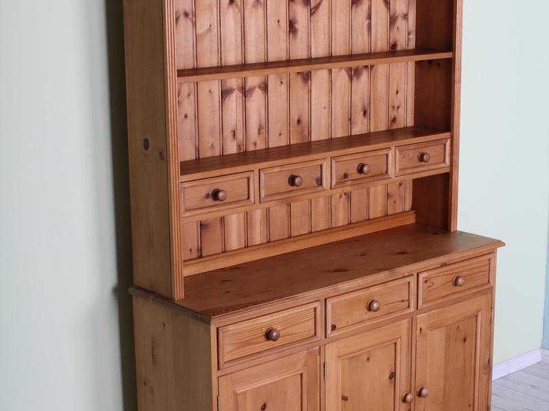 BEAUTIFUL SOLID PINE 4 FOOT FARMHOUSE DRESSER LOTS OF STORAGE - CAN COURIER