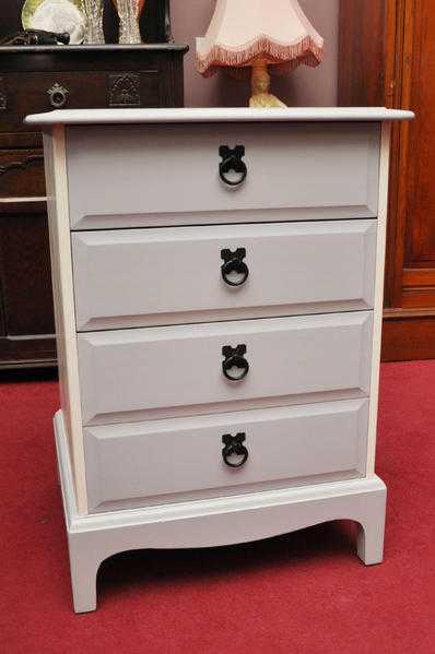 Beautiful Stag Small Chest Of Drawers  Bedside Table With 4 Drawers - Local Delivery 19