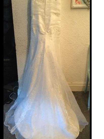 Beautiful Wedding dress Size 8-10 Open for offers