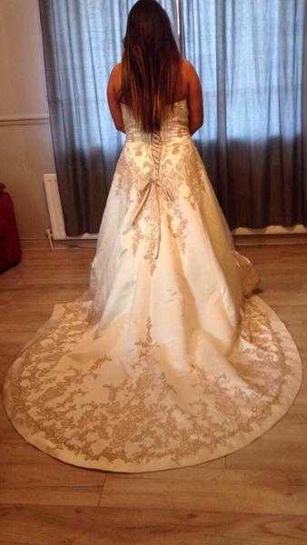 BEAUTIFULL WEDDING DRESS SIZE 14-16