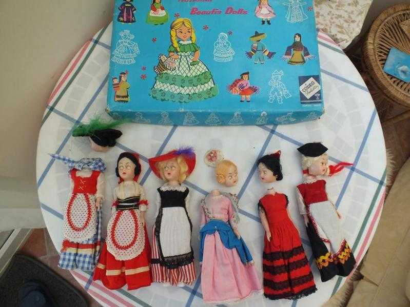 BEAUTIFULLY DRESSED SET OF 6 VINTAGE 1960039S DOLLS APPROX 8quot HIGH IN CONIENTENTAL NATIONAL COSTUMES