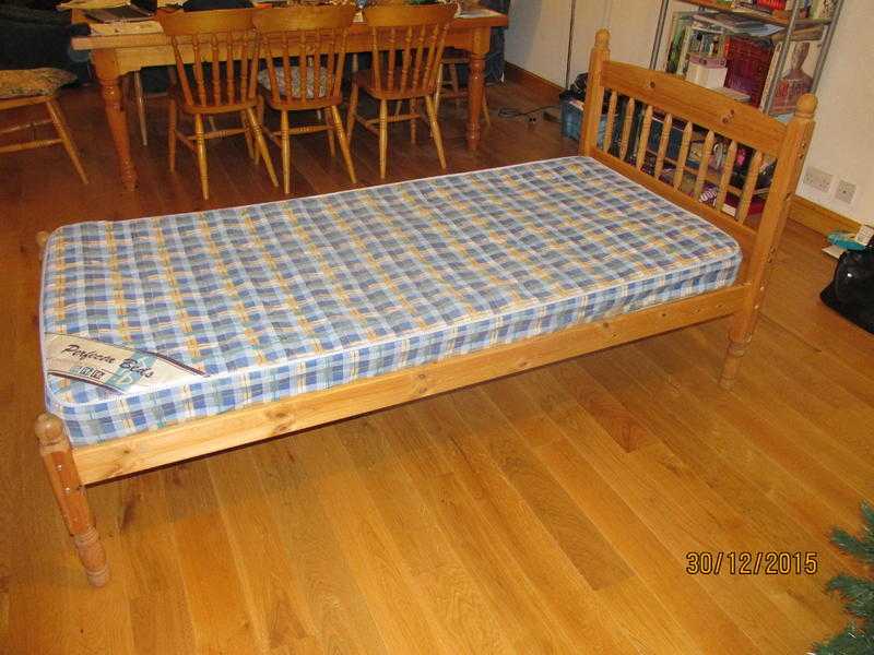 Bed- single pine