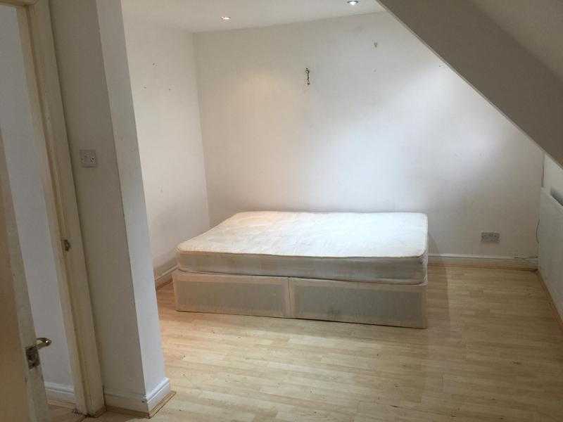 Bed sit in Harrow Only 750 m including gas electric water and council tax suitable for two working