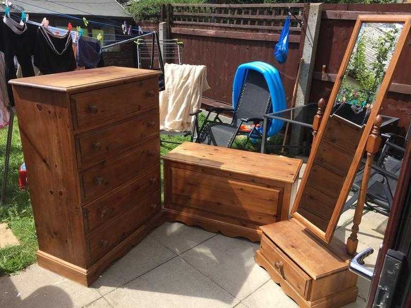 BEDROOM FURNITURE SET FOR SALE - 3 PIECES  SOLID PINE -  BOW E3 - 160 THE LOT