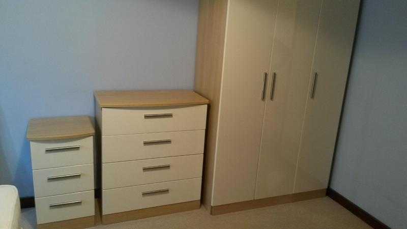 BEDROOM FURNITURE SET.. HIGH GLOSS..CREAMOAK