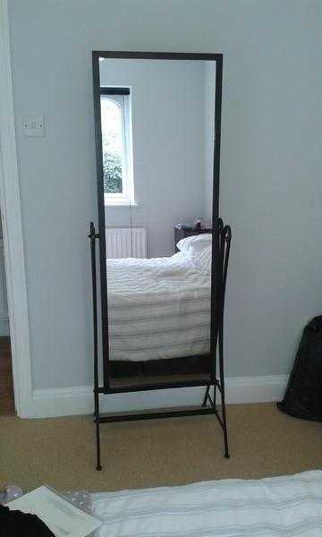 Bedroom Mirror - Made of iron - Free standing