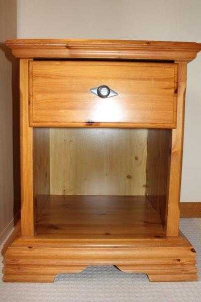 Bedside chestcabinet