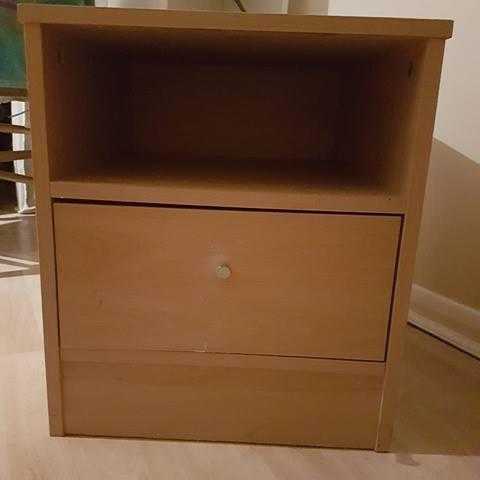 Bedside table to sale in good condition