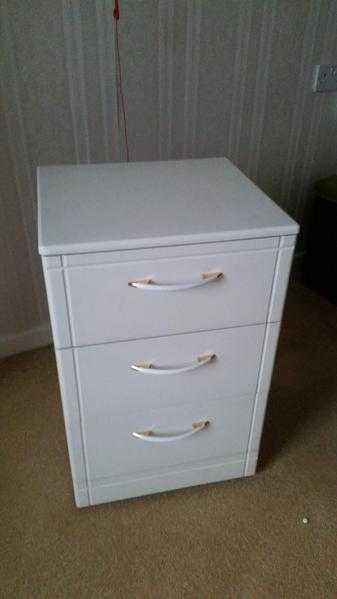 Bedside table with 3 drawers White