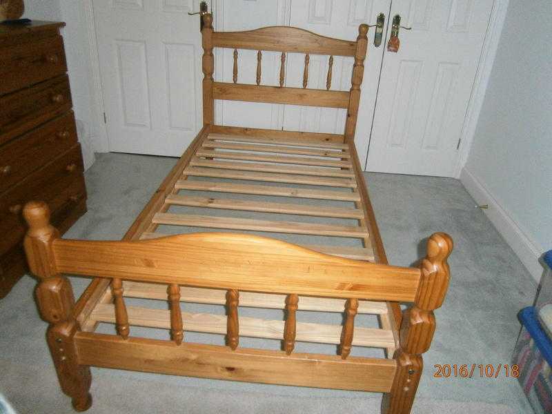 BEDSTEAD, AS NEW, in Solid Pine
