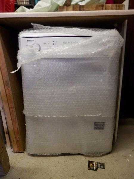 BEKO Dishwasher model DWD5414W