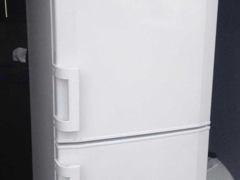 BEKO FRIDGE FREEZER CXF5083W AS NEW